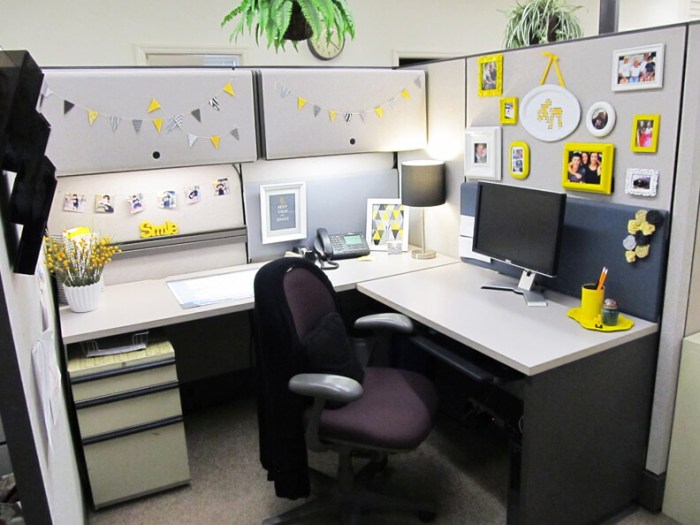 How to decorate your office desk man