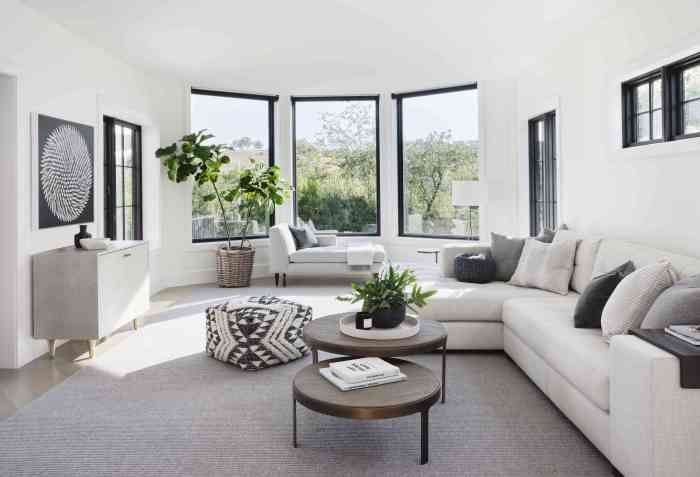 How to decorate living room with white sofa