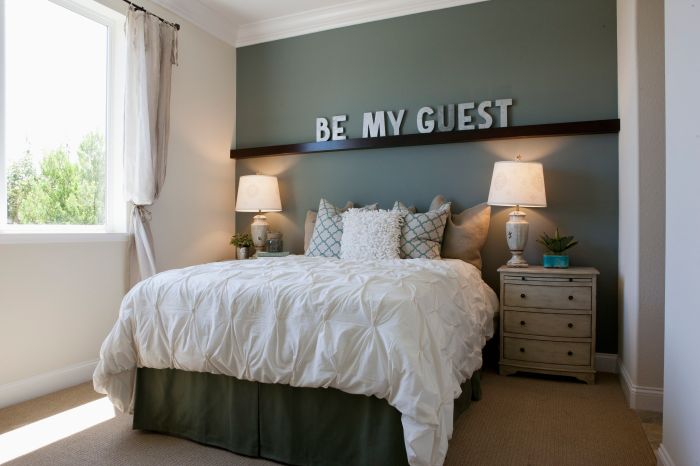 How to decorate a small guest room