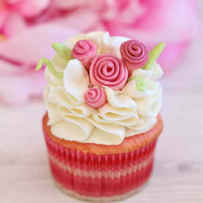 How to make fondant flowers for cake decoration