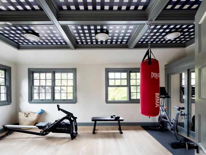 How to decorate exercise room