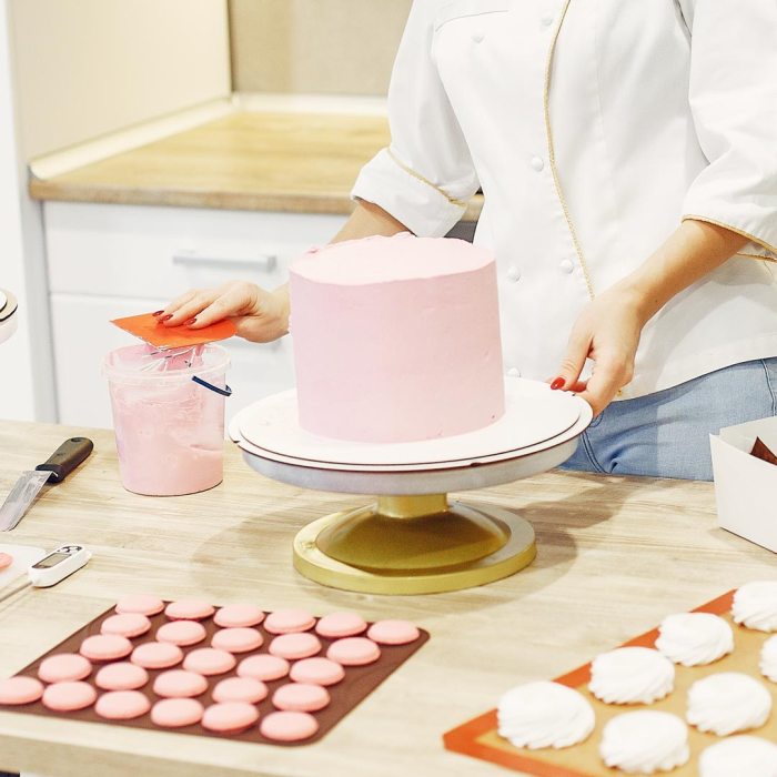 How to start an online cake decorating business